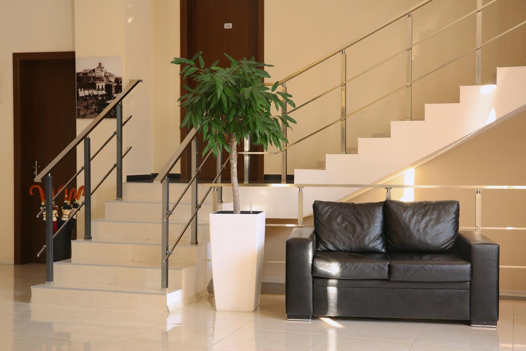 Hotel Gureli Тбилиси Екстериор снимка