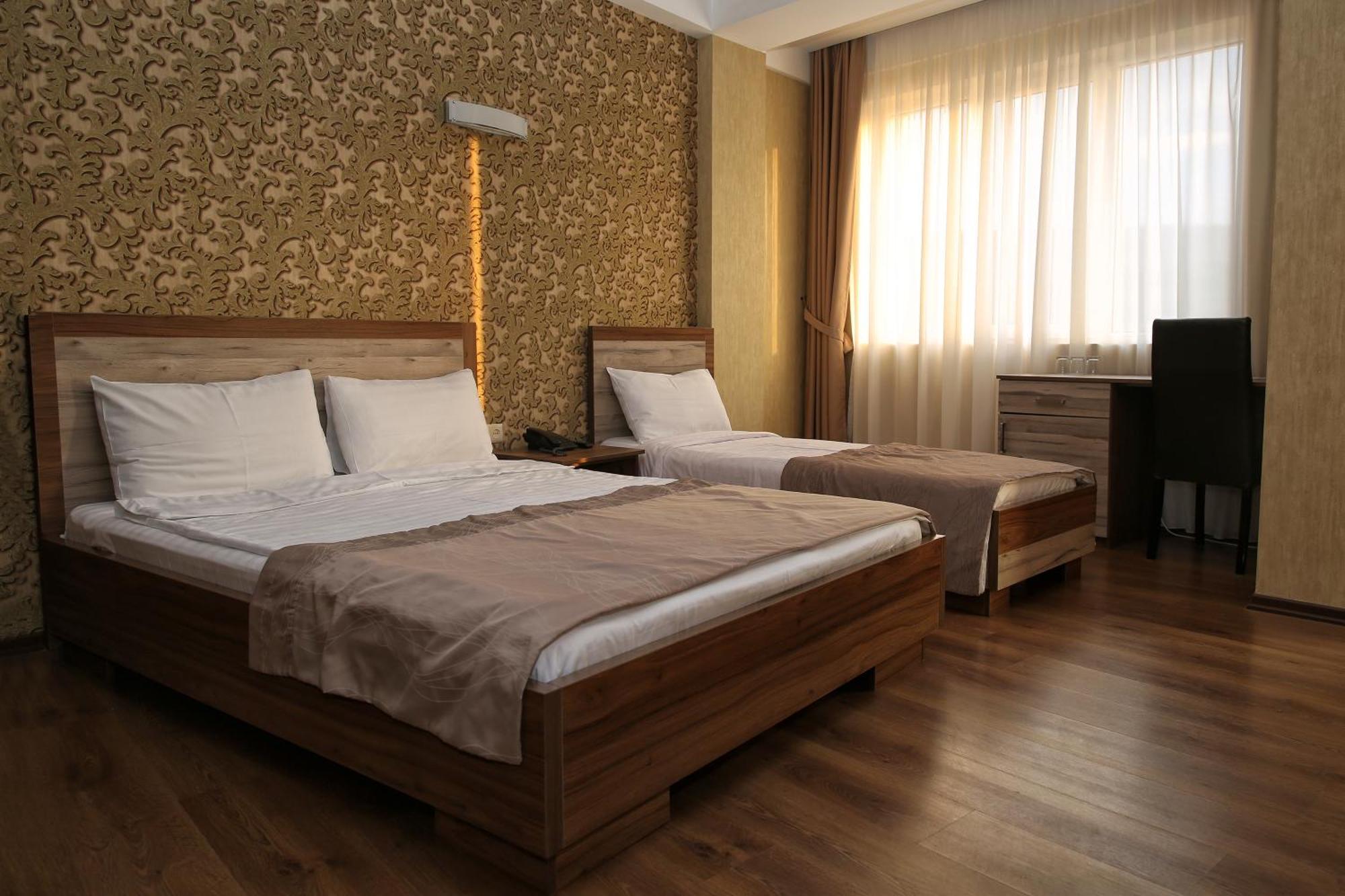 Hotel Gureli Тбилиси Екстериор снимка