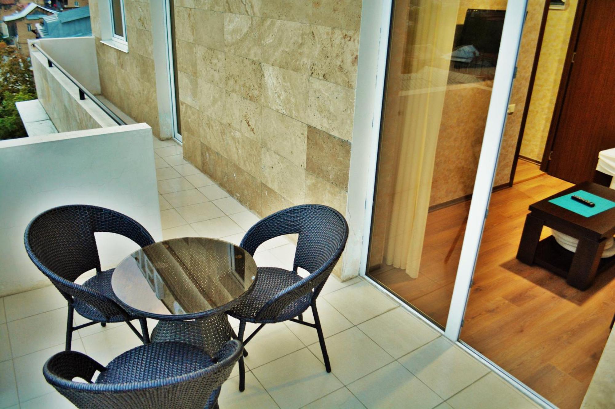 Hotel Gureli Тбилиси Екстериор снимка