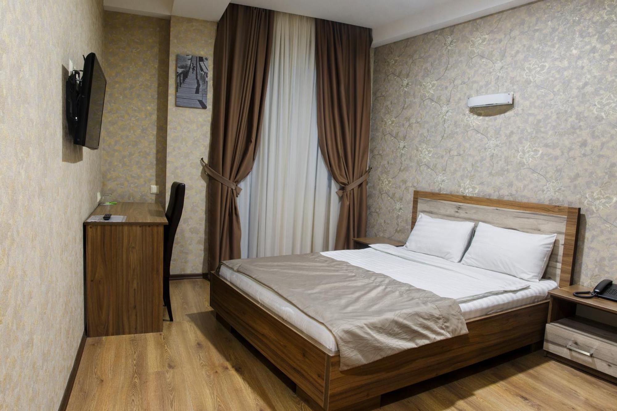 Hotel Gureli Тбилиси Екстериор снимка