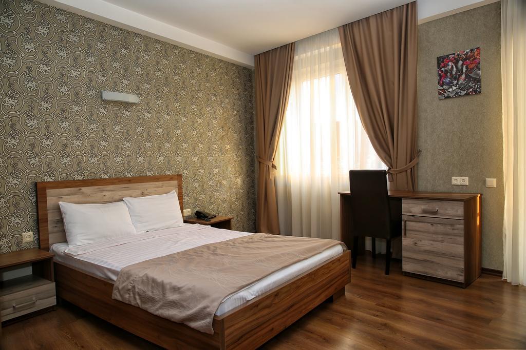 Hotel Gureli Тбилиси Екстериор снимка