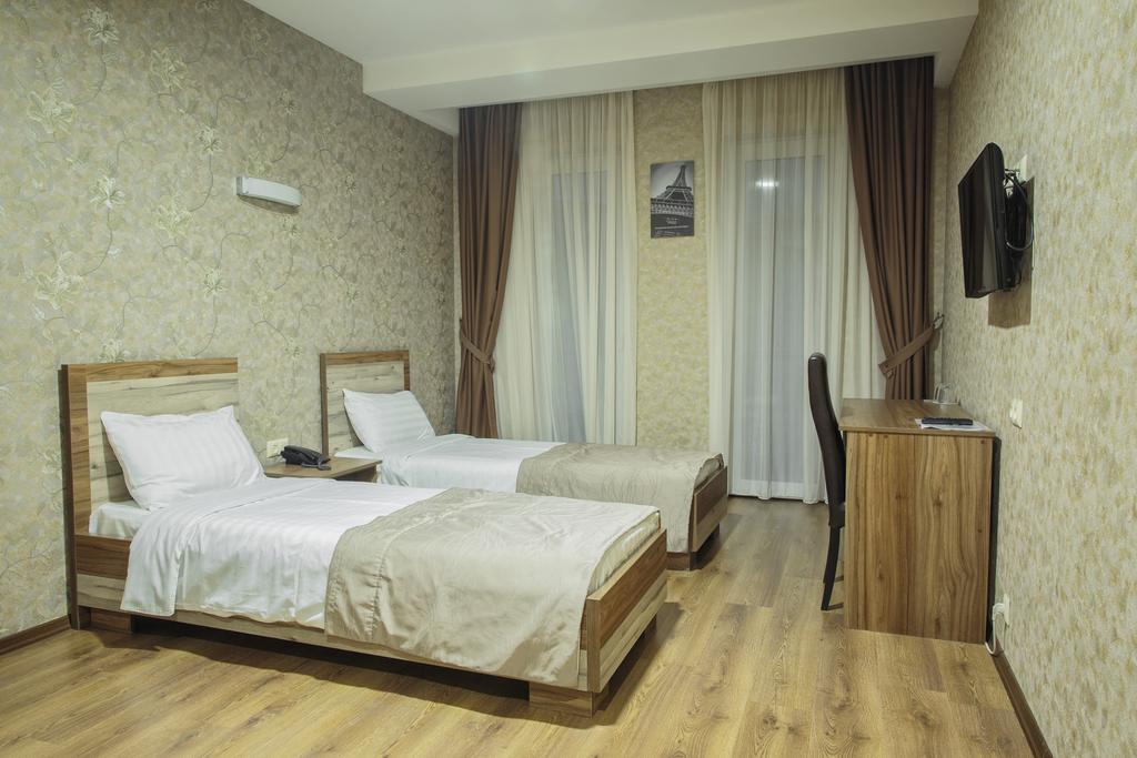 Hotel Gureli Тбилиси Екстериор снимка